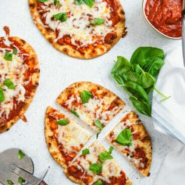 Naan pizza